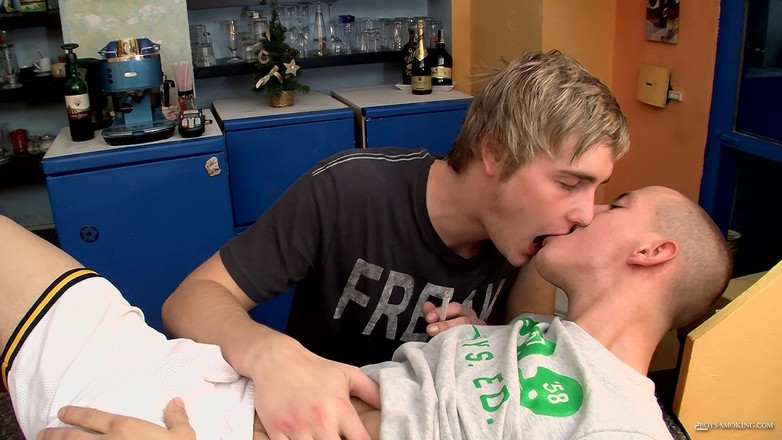 Boys Smoking: Jerry &amp; timmy smoke lutschen