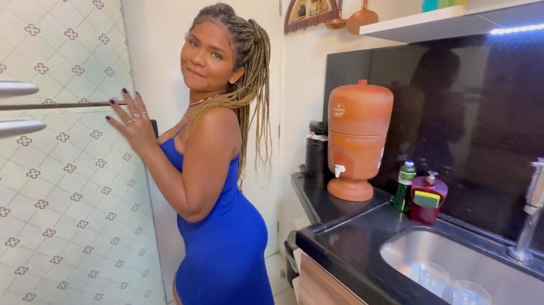 Dom Igor: Горячая тинка безумно сходит с ума от члена в клубе.