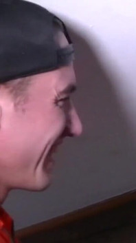 Zvědavý Ryan Twink vystříkal do kundičky svého hetero kamaráda