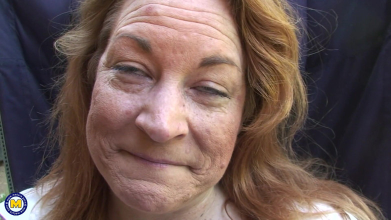 Mature NL: Mature Watcher Sucking a Black Cock in a Park
