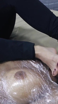 플라스틱 랩으로 미라 루아나
