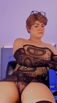 Femboyův zadek ti poskakuje na tváři