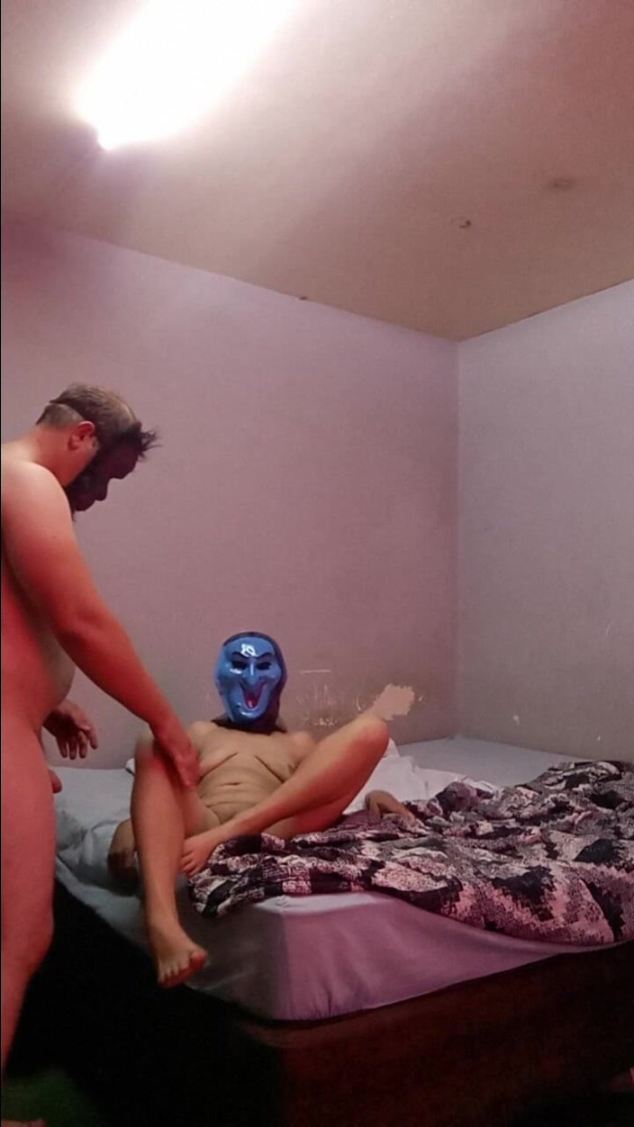 hothouse18xxx: Milf op zijn hondjes geneukt en in missionarishouding door gorilla-man