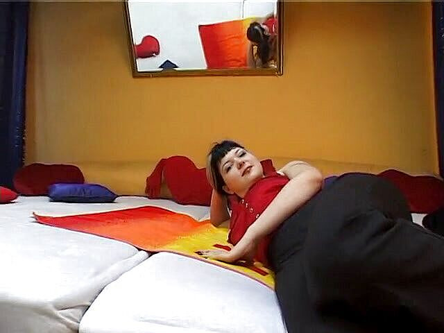 Lucky Wankerz: Cô bé xăm mình đang chơi với twat của cô ấy tại...