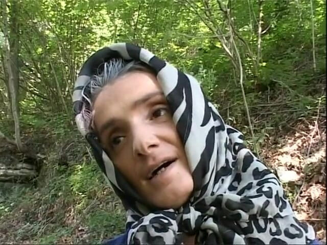 Old PIGS XXX: Outdoor-oma-arschfick mit gesichtsbesamung