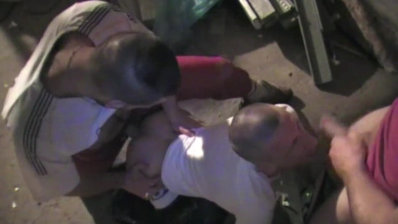 Raw French Bad boys: Dziwka zerżnięta przez łuszczącego chłopca domnant w trampkach