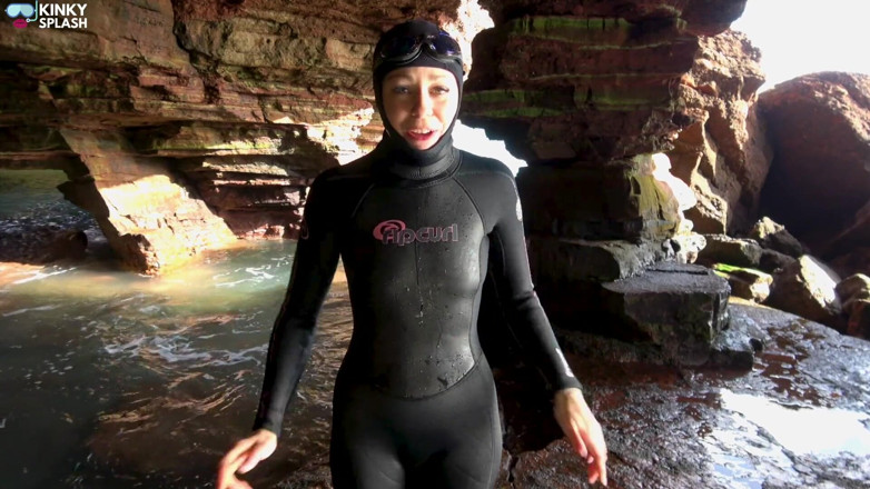 UKCuteGirl Lucy Lauren: Wetsuit Cave Encounter: Diversão secreta com estranho misterioso