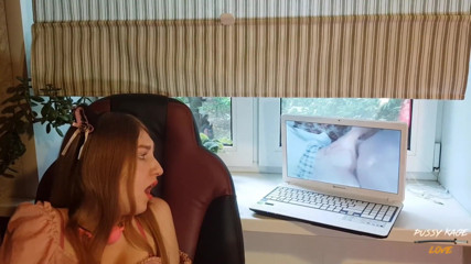Your Naked Dream: Flickan tittar på sin porr och onanerar: hårt knull med...