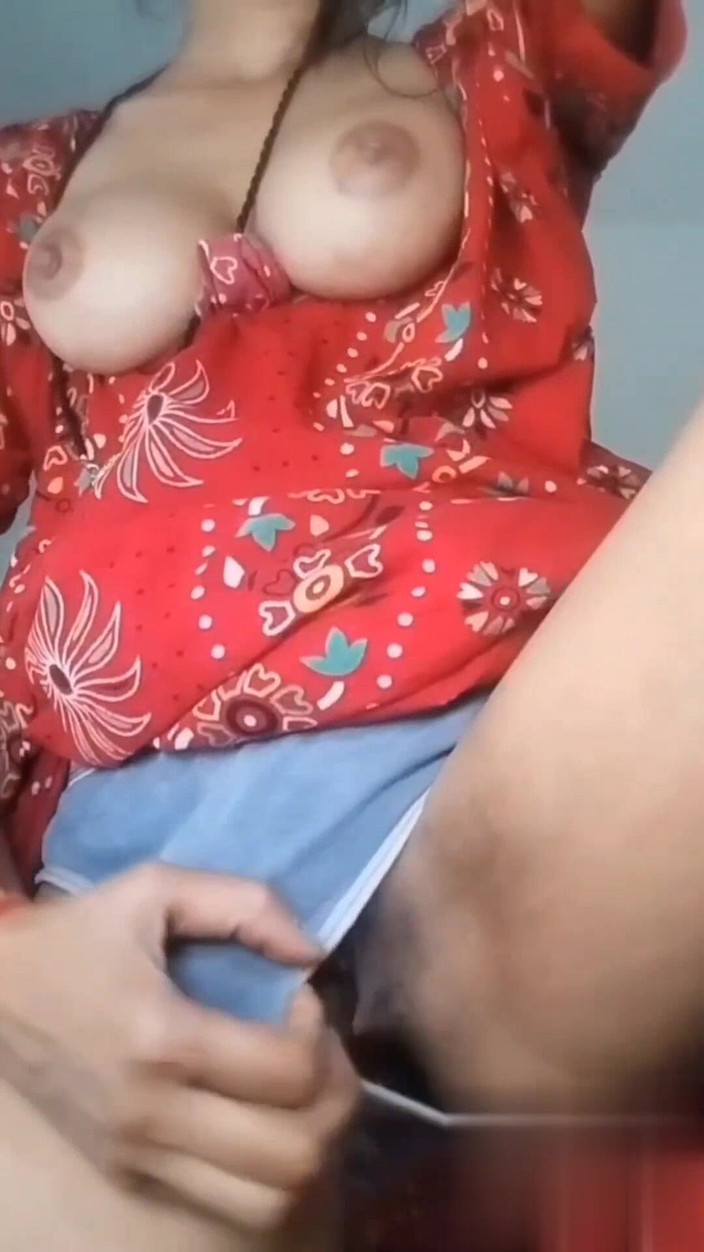 YOURANSU: Соло гаряча бхабхі мастувірує пизду, дрочить дупу