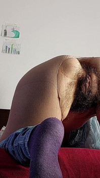 剛毛マンコ、大きなお尻、巨乳、大きなお尻との性感マッサージ