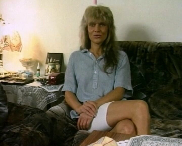 YOUR FIRST PORN: Haarige Muttis Teil 1