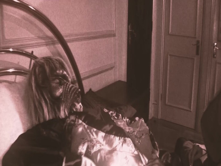 The Window of Sex: Sex Garden Scene-2_trio av bystiga blondiner i latex underkläder som...