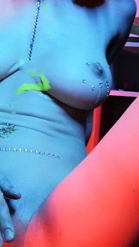 Cute bitch roughly fucks herself in the ass with hand and uses a pump
