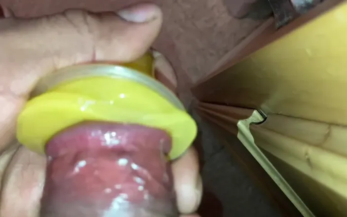 Xooshua (xblue18): Experimenting in the Bathroom with a Jelly
