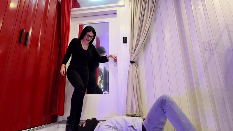 Lady Blackdiamoond: Lick My Sneakers Clean