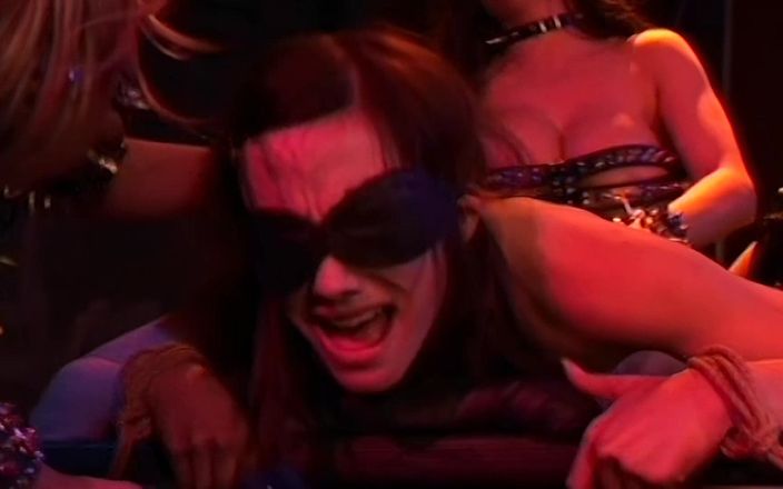 BDSM6.CLUB: नग्न और उजागर - पूरी फिल्म