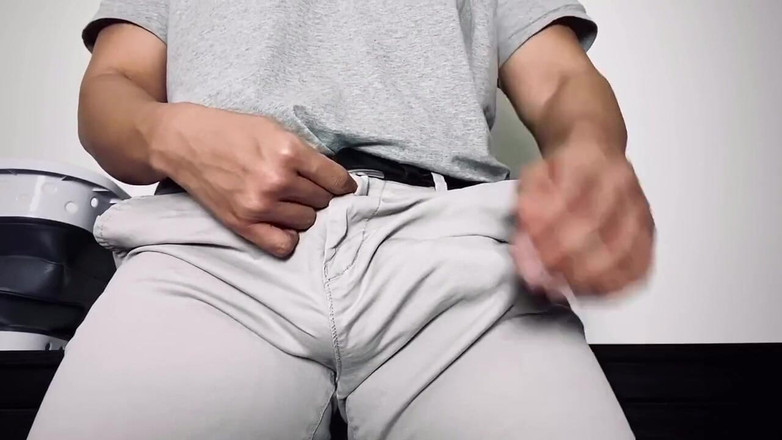 UnderXiaoQiang: Amarre meu pau e bolas, coloque meus shorts apertados e...
