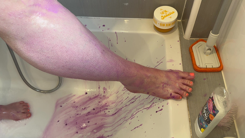 barefootongrass: Pulchne BBW myje stopy Ogromne naturalne cycki cipki i bum...