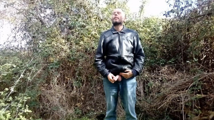 Rockardglans: Rockard - papi meando masturbándose y corriéndose para camionero en crucero...