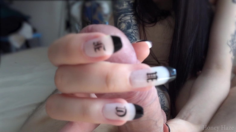 Honey Haze: 多次潮吹少女。真正的素人性爱录像带。Honey Haze