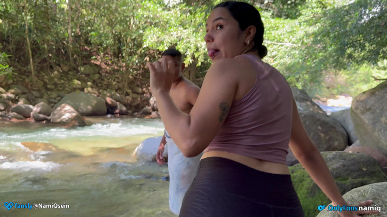 NamiQsein: Descubiertos Follando Un El Rio Por La Vecina.