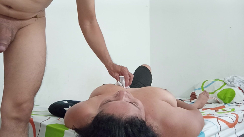 Valkyrieandluigy: Petite amie excitée, suceuse de gorges profondes