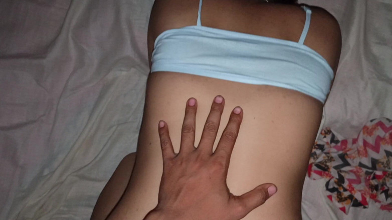 Hot Sudipa: Bhabhi desi kampung yang cantik menikmati seks