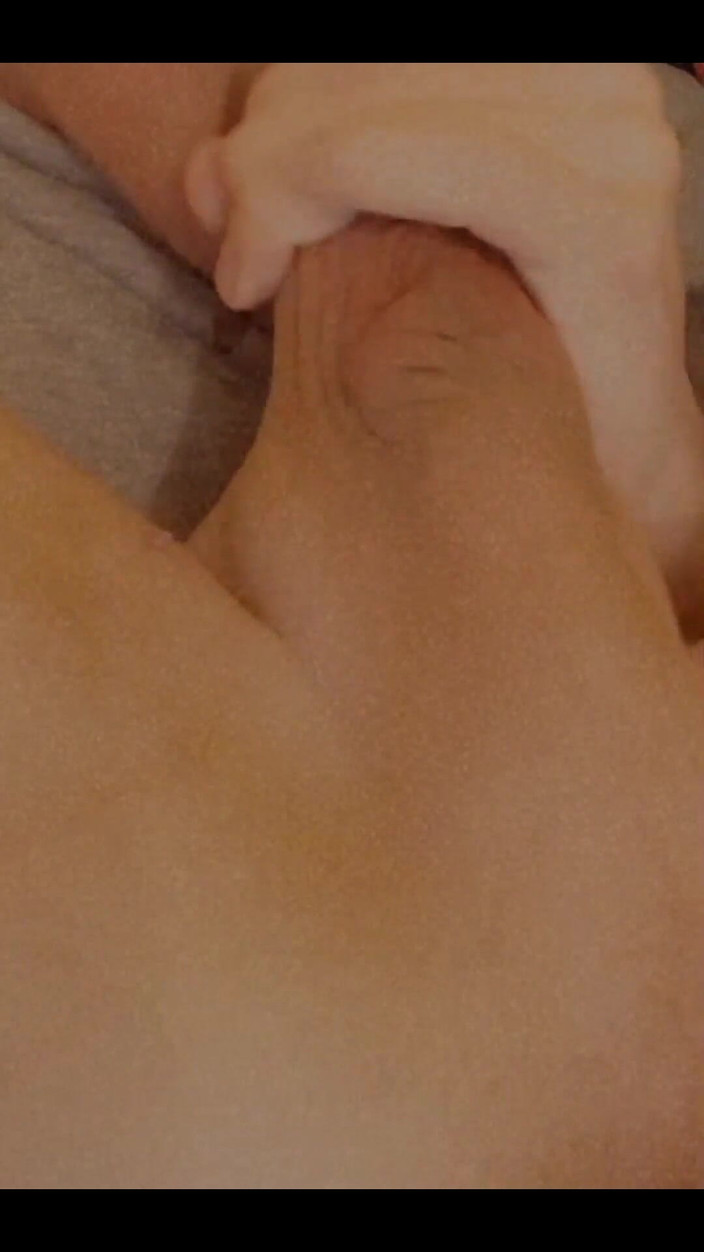 Juliaporno3: Roztomilý chlap se vykouřil a udělal se do jeho pusy