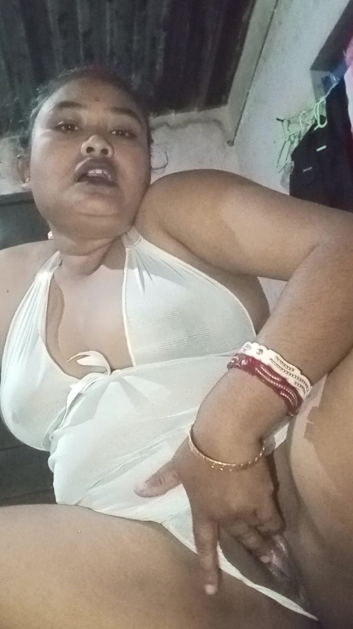 Mg3947731: Bhabhi masturbándose