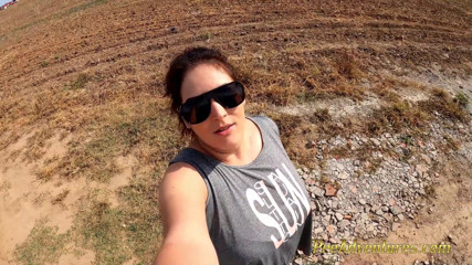 Pee Adventures: La ragazza grassa fa pipì molto attraverso le sue calze