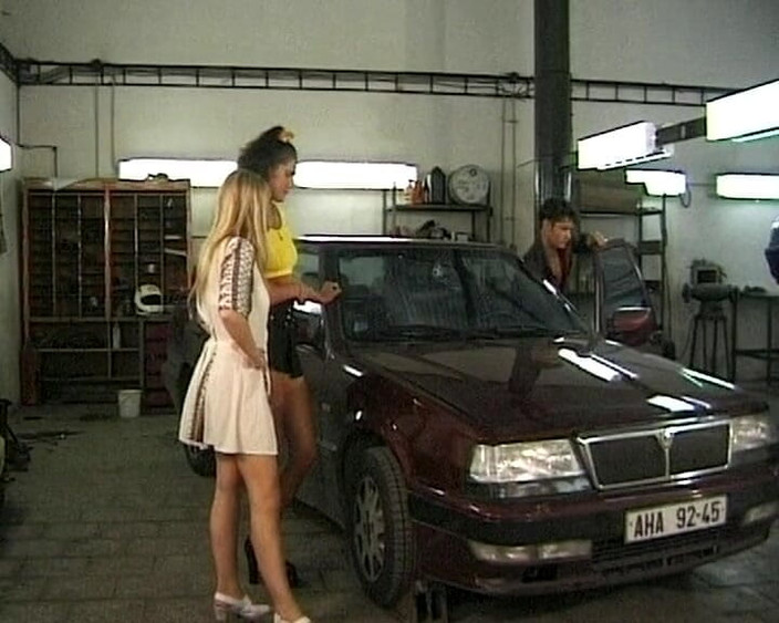 Hardcore German Club: Dvě německé děvky byly ošukané automechanikem