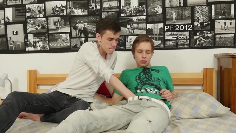 BARE TWINKS - ORRANGE MEDIA: Nabodnutí jeho díry - část # 1 - 100% bez sedla