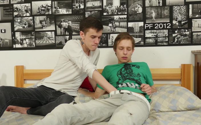 BARE TWINKS - ORRANGE MEDIA: Sein loch aufspießen - teil # 1 - 100% ohne gummi
