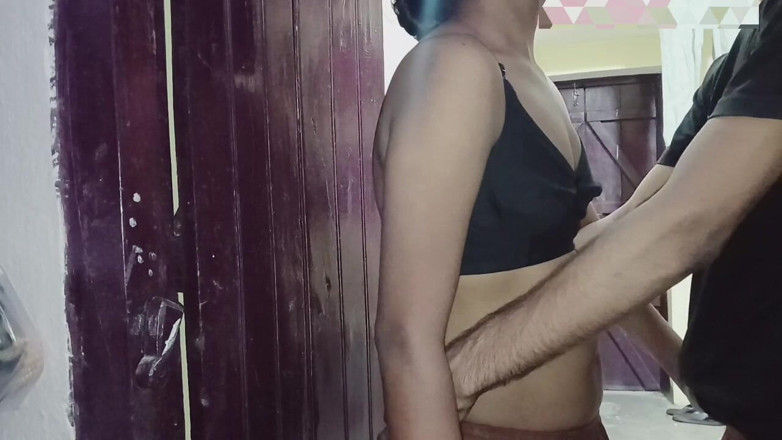 Graphic joy: 朋友继兄弟的女友被舔了一整晚，热情地吮吸毛刺，狠狠地按压大奶子，被干