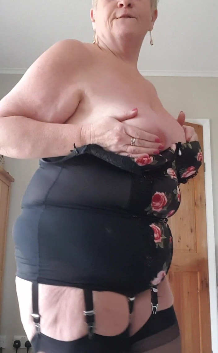 Uk Joolz: A Titty Tuesday Tease