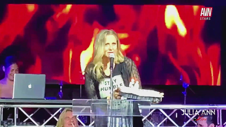 Julia Ann: 我的Avn烘焙结局!