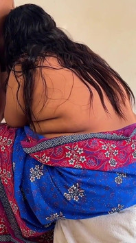 Tamilische tante ohne bluse mit dickem arsch, beim waschen von höschen dann lutschte sie meinen schwanz und fickte mich