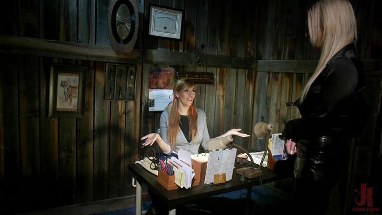 Kink TS: 엿보는 모텔 매니저 로렌 필립스를 처벌하는 Kayleigh Coxx