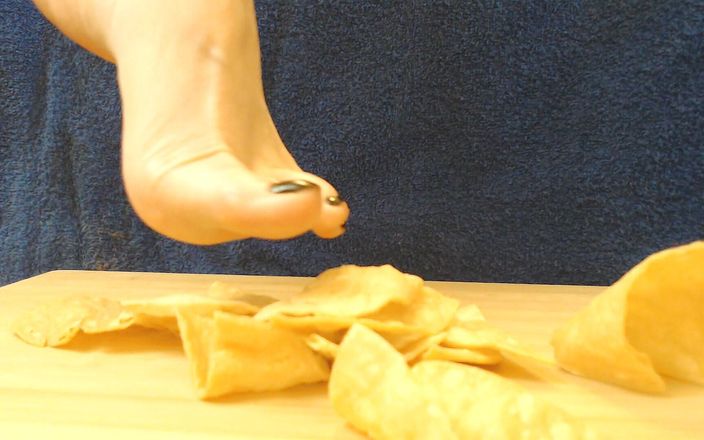TLC 1992: ASMR crush chips pieds nus semelles des orteils
