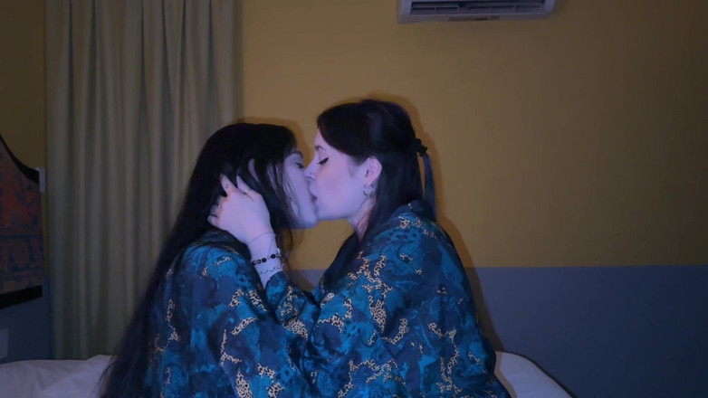 LuchCrush: 私はレズビアンの義理の妹を生で犯しました:ふしだらな女のセッション