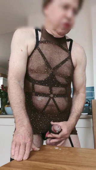 Bellhead: One minute lingerie fun