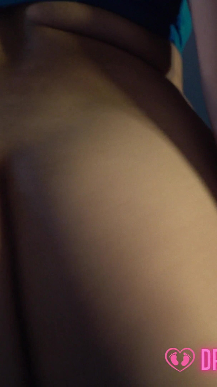 Dreamgirls Clips: Alessandra siedzi na twarzy - (dreamgirls w skarpetkach)