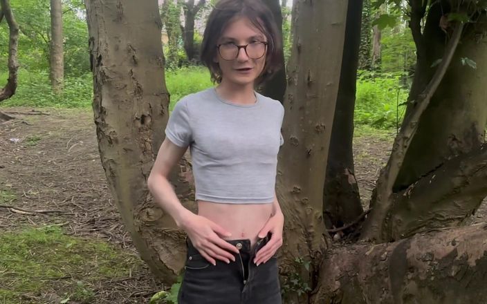 Kris Rose: Nauhty Trans Girl Plays with Herself