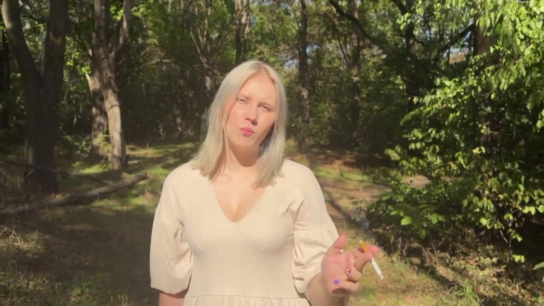 MertyXXX: En promenad genom en övergiven park på jakt efter en utställare