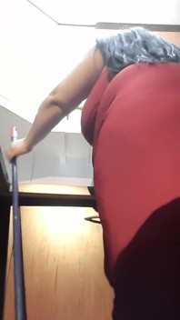 Zralá velká kráska si užívá, pouze zpomalené fanoušky