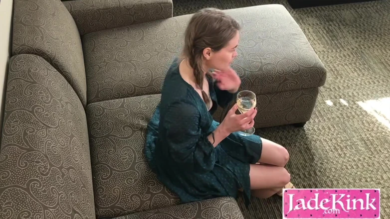 Jade Kink: Inocente primera vez quiere condón