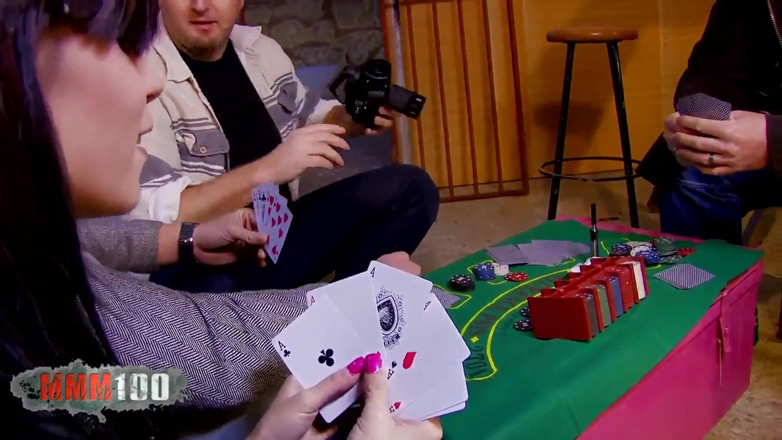 MMM100: Tânăra brunetă perfectă Aris Dark își plătește pokerul cu pizda ei