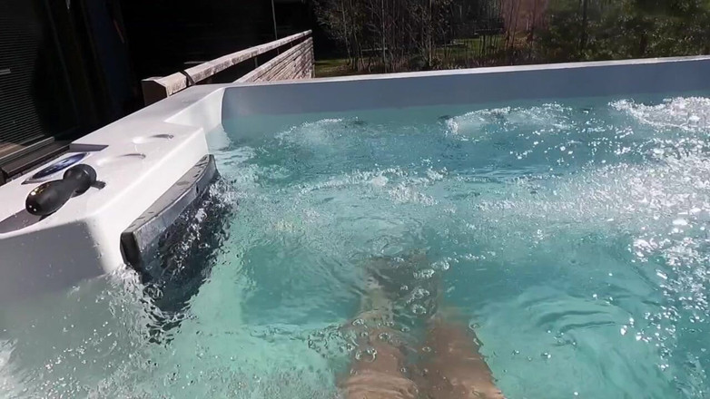 LC couple: POV, une jolie MILF avec son jouet préféré dans un...