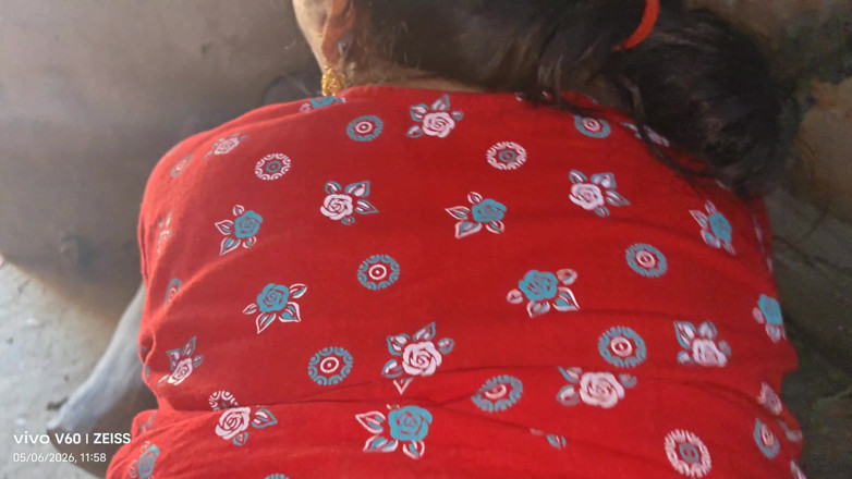 Sexy baby girl: Meia-irmã foi seduzida e deixada em uma sala escura