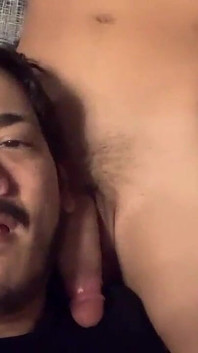 O pau desta modelo é o tamanho do meu rosto! Meu deus, que privilégio!